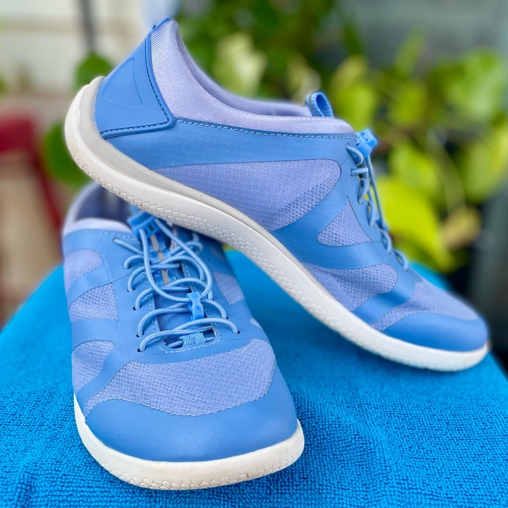 Lands End 7.5  Blue/Periwinkle Mesh Sneaker Water Shoes